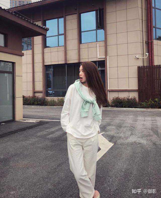 10个全身照的拍摄方法适合年轻女生凹造型拍出自然感