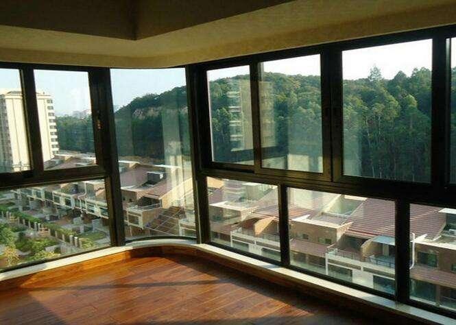 家里装的窗户玻璃选多厚合适