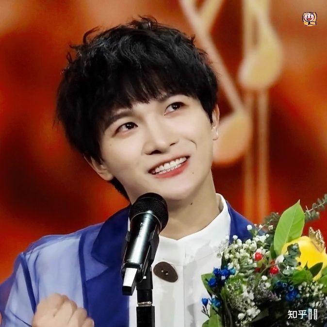 为什么周深可以笑得那么甜? - 知乎