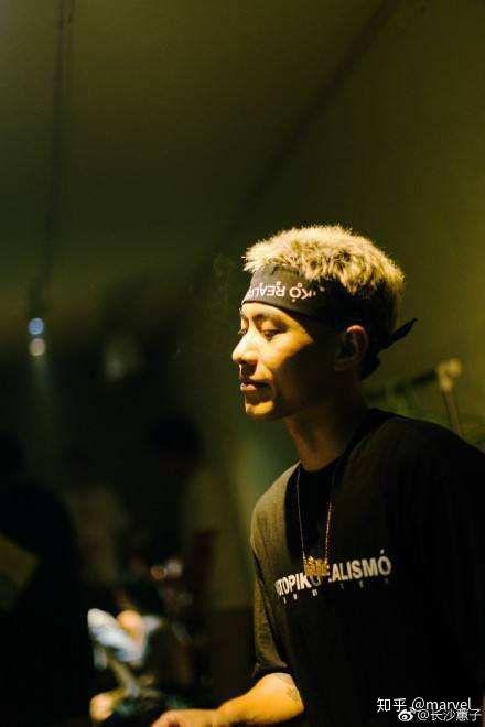 大家可以分享我一些rapper的表情包嘛