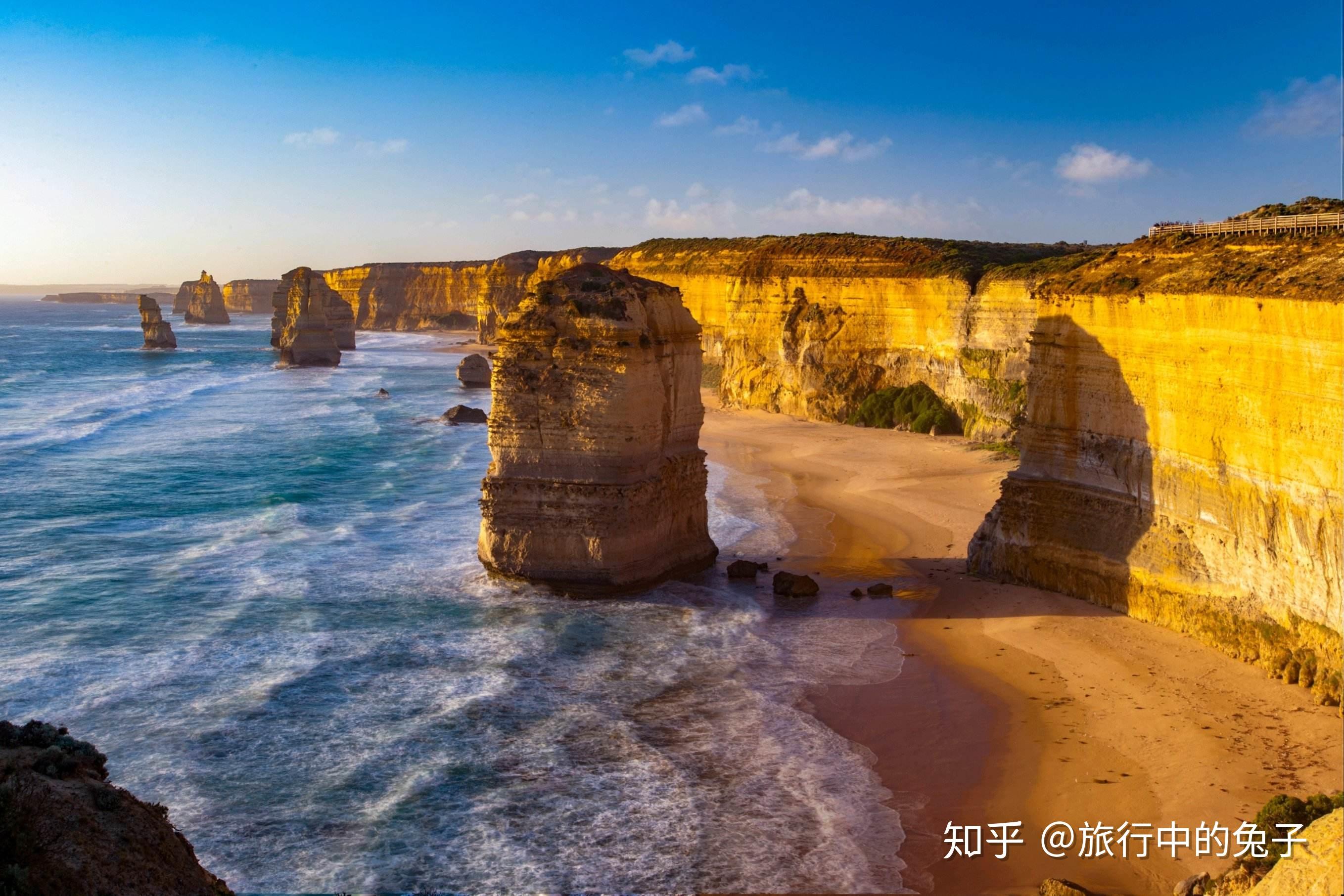 位于澳大利亚库伯佩迪小镇凭借着自身地下城的特色成为了旅游景点.