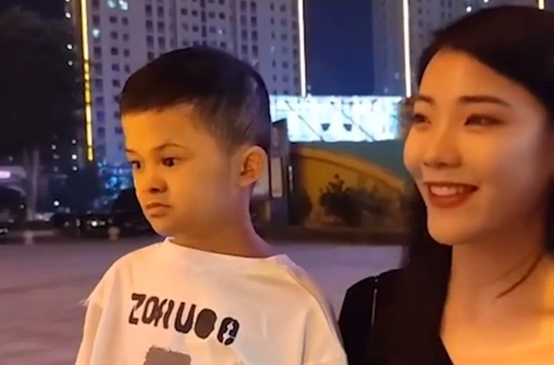 自此以后范小勤频频在社交平台露面:参加电视节目,直播带货等等.