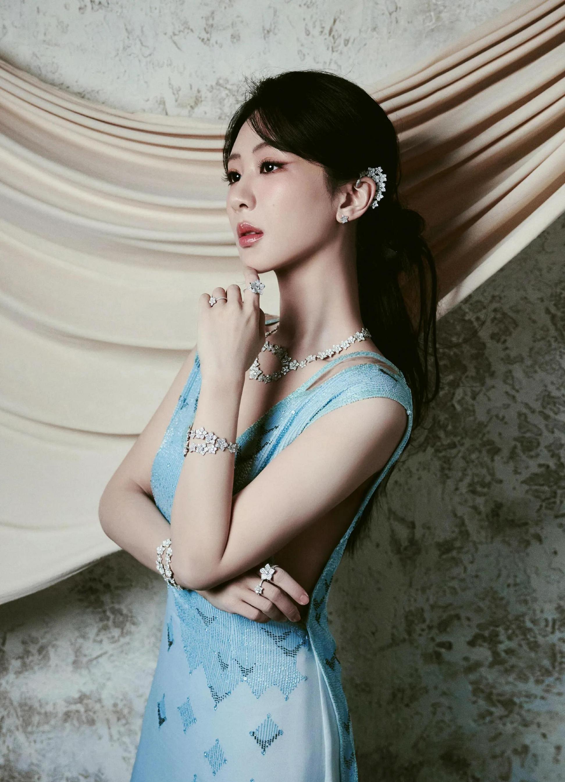 如何看待有人说杨紫丑还老演大美女的问题?