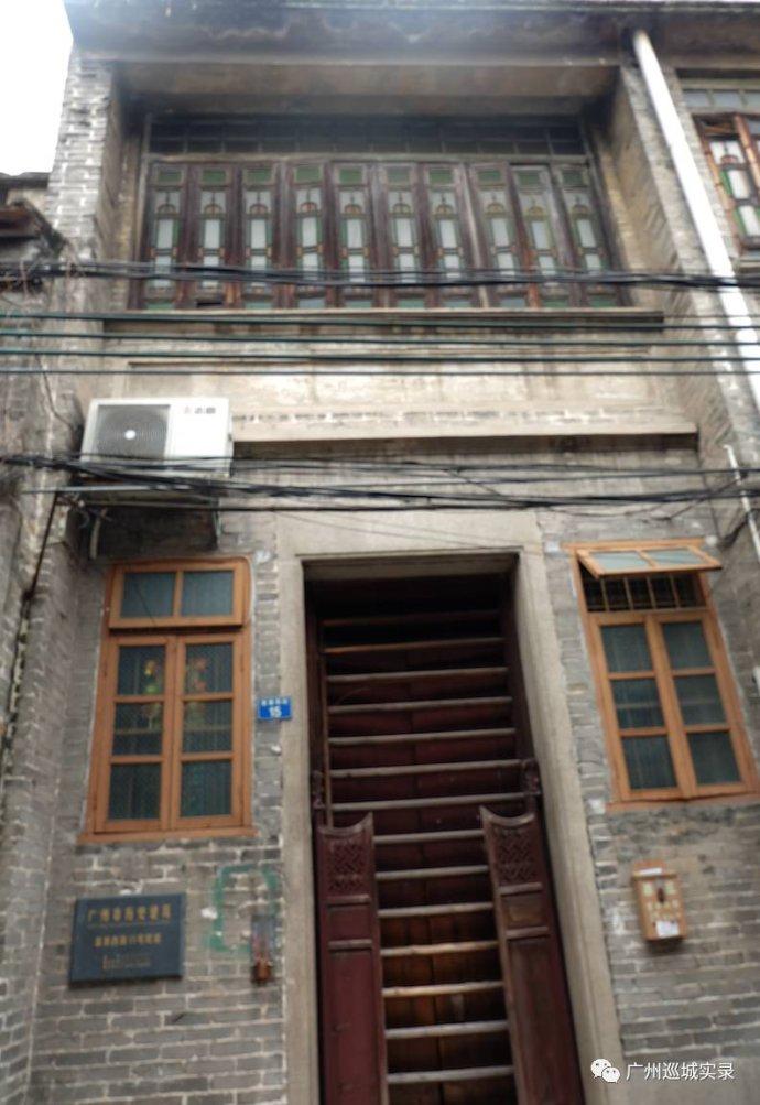 "是十八甫富善西街区塑造出建筑形象,装饰细节精巧.