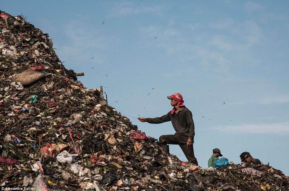 走进印尼最大垃圾山 3000家庭靠垃圾讨生活