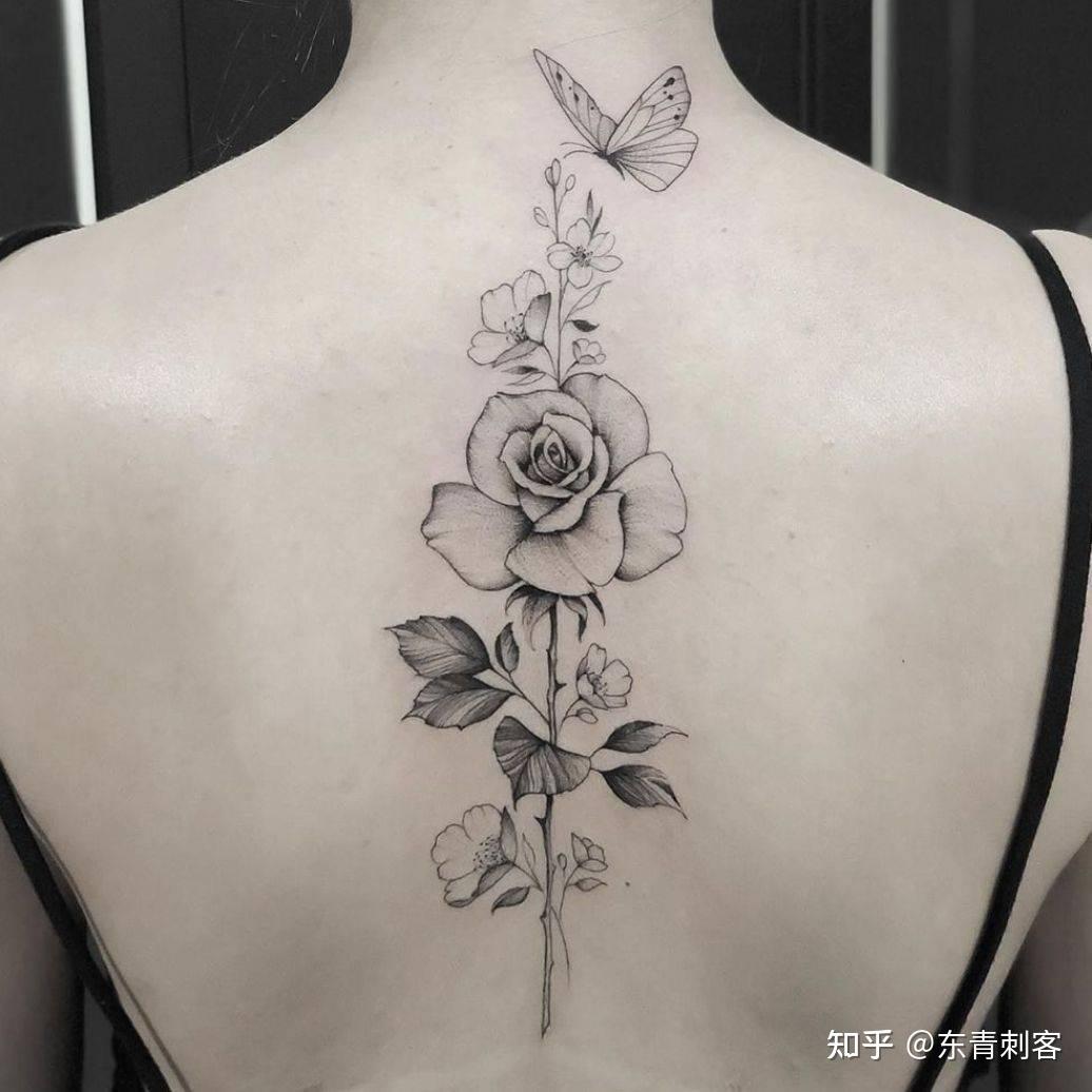 脊柱玫瑰花纹身图案