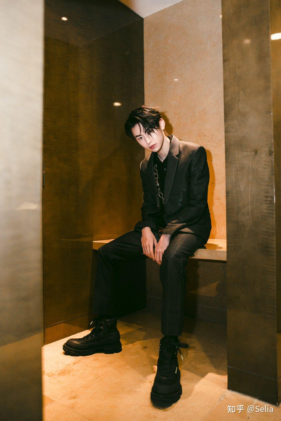 小鬼王琳凯全身照有没有?在线等? - 知乎