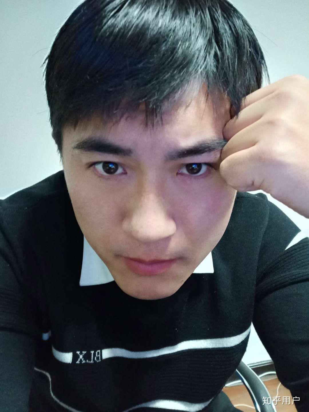 怎么看经常在朋友圈发自拍照的男性