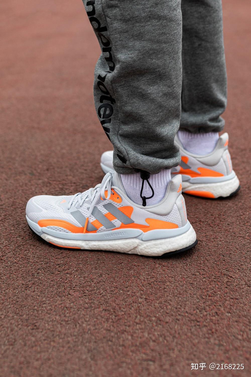 阿迪达斯boost跑鞋新鞋