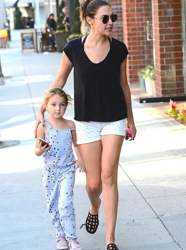 如何看待《神奇女侠》主角盖尔·加朵就巴以冲突发文,引发各界批评和