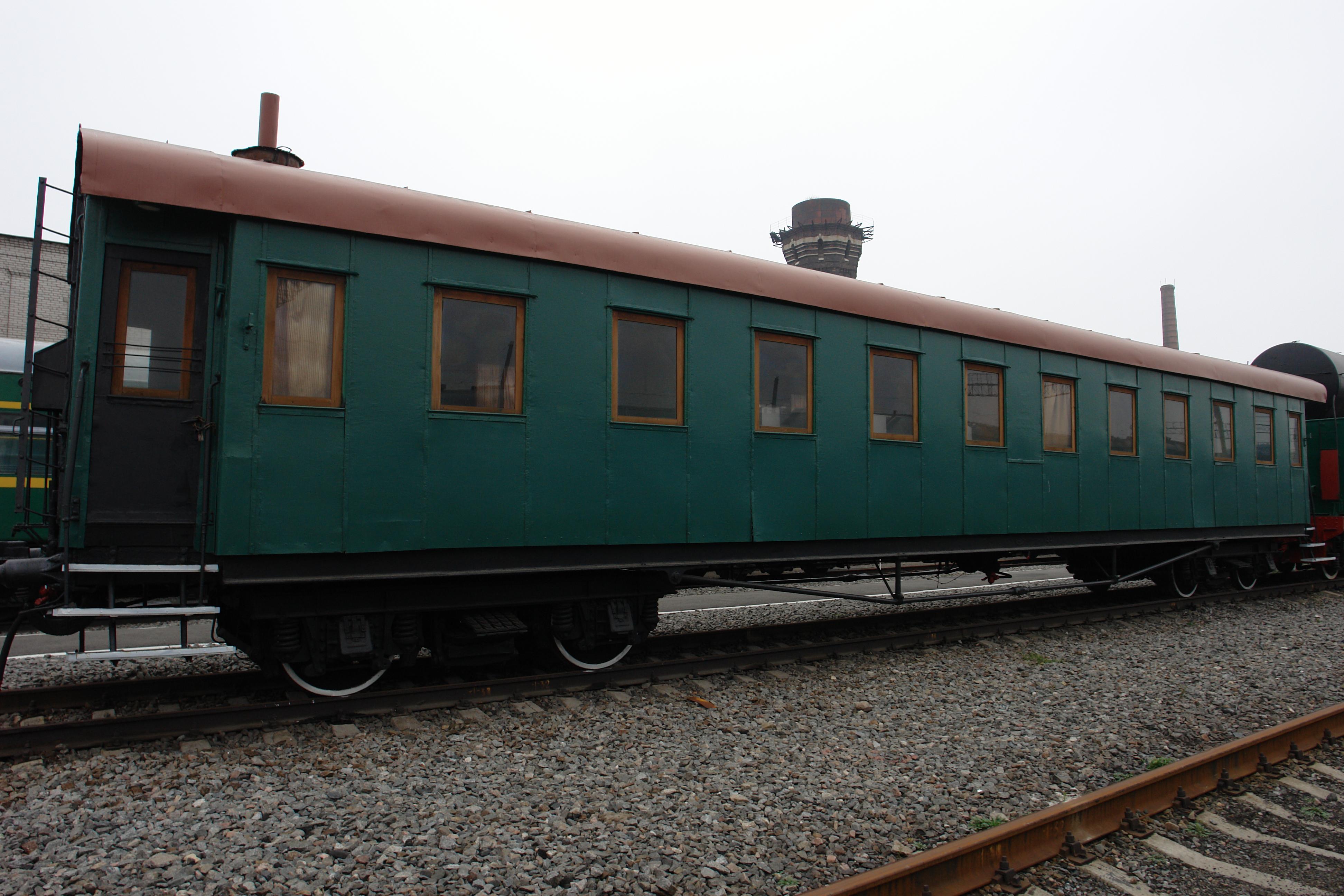 21型客车是新中国自行设计生产第一代主型铁路客车,它在设计时参照了