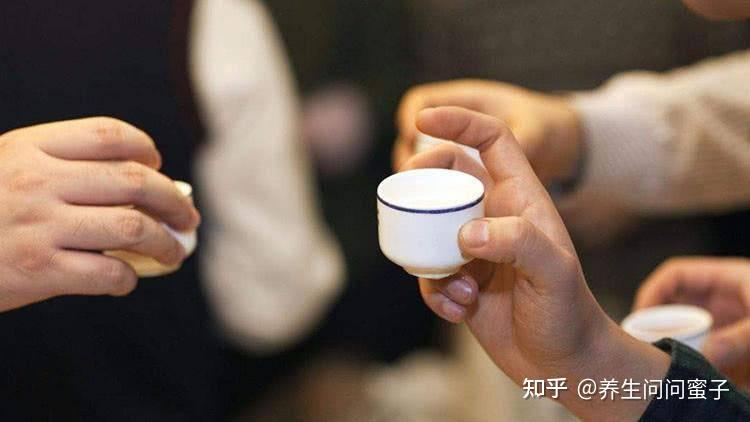 山东一男子饮酒过量死亡,6名“酒友”被判共同赔27万,劝酒者要慎重 - 知乎