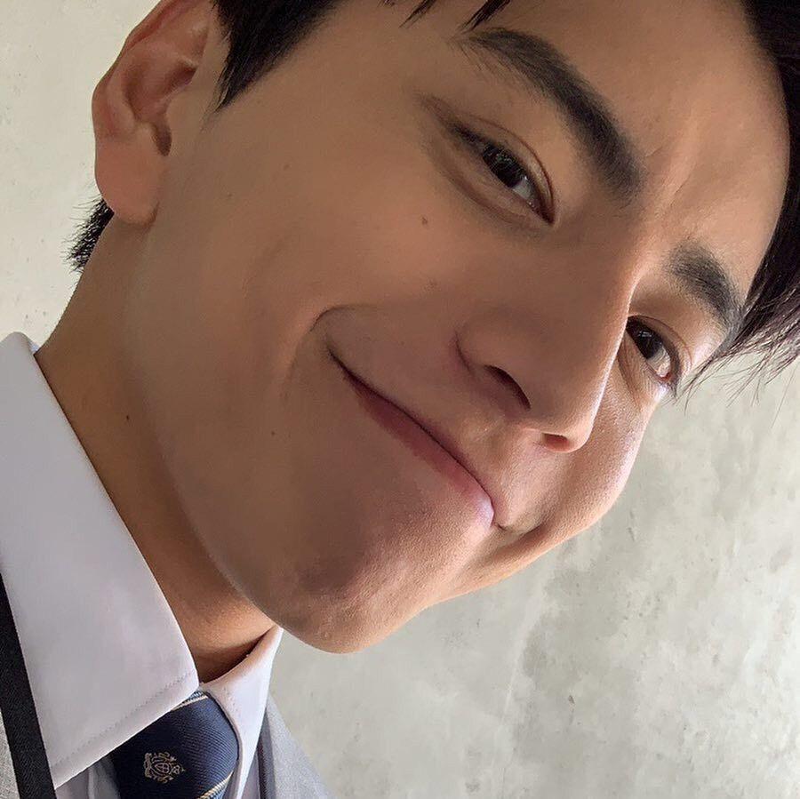 有没有像这样笑的很暖的头像? - 知乎