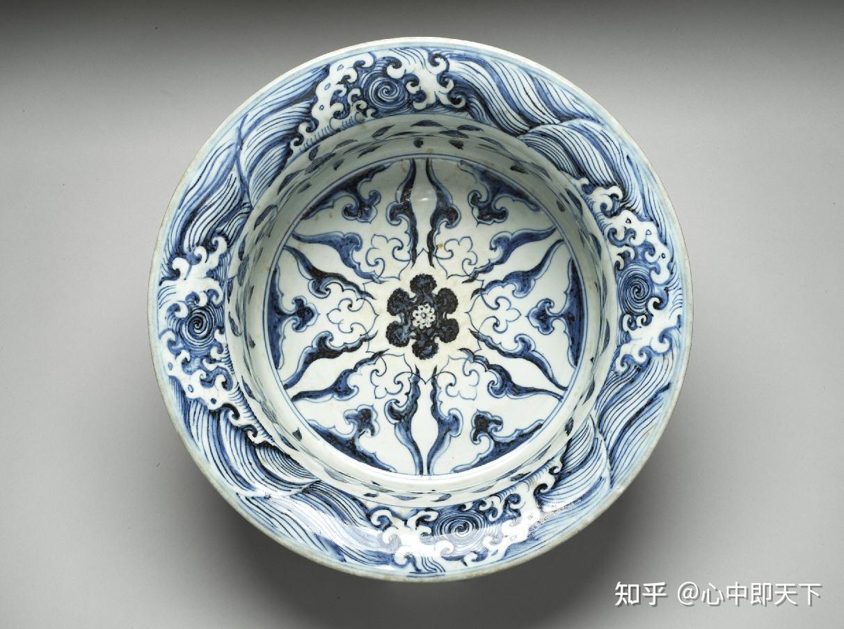 明宣德青花缠枝花纹折沿洗