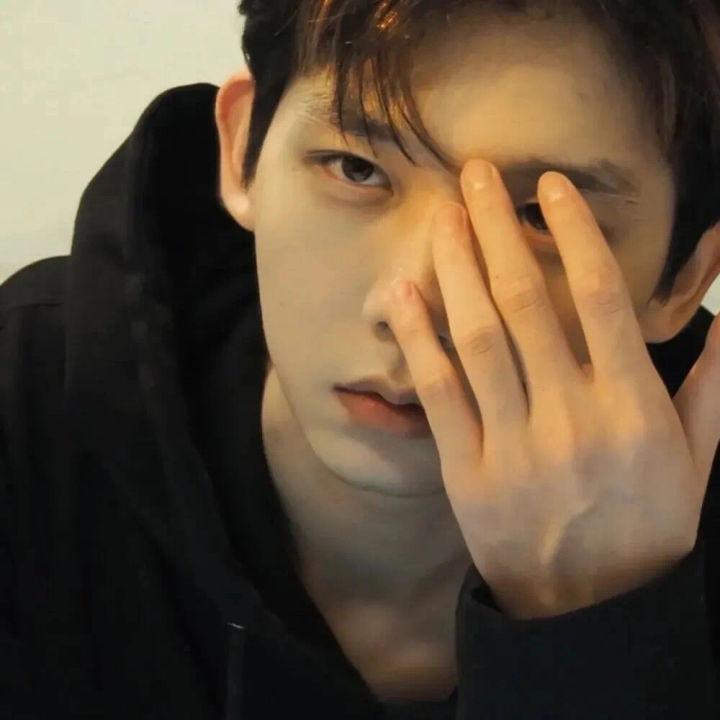 150张不会撞的小众氛围感男生头像