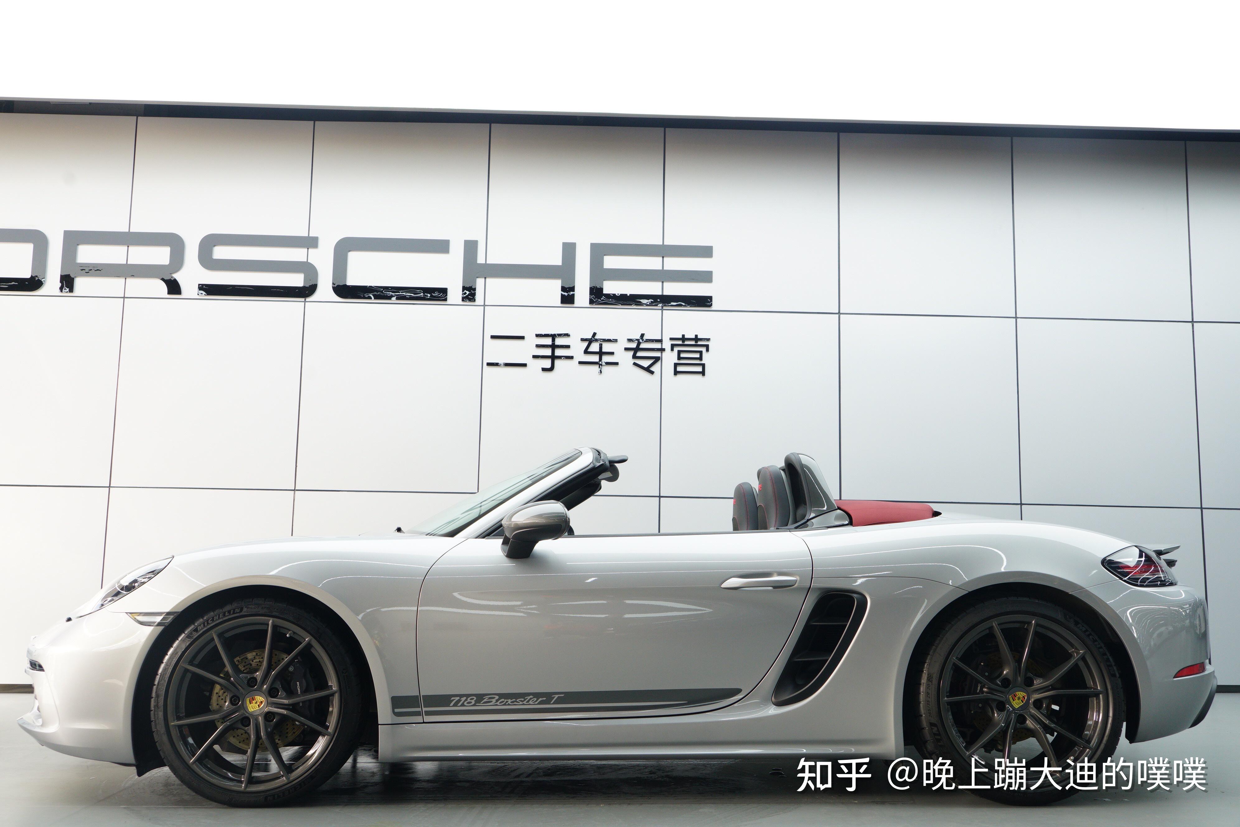 boxster:boxster是由boxer engine(水平对置发动机)和roadsrer(敞篷