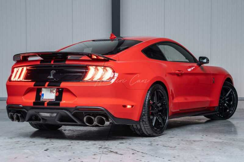 福特野马谢尔比gt500看见蝰蛇标就知道不简单了