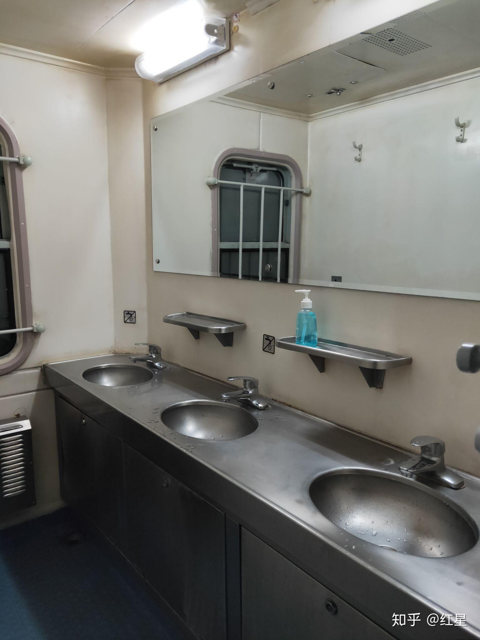 火车软卧洗漱的地方在哪