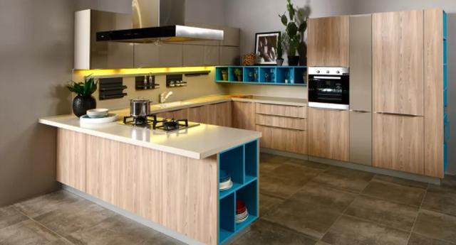 则可以倚靠一面墙或橱柜,也可与餐桌连接,形成一个半岛台,可提升厨房