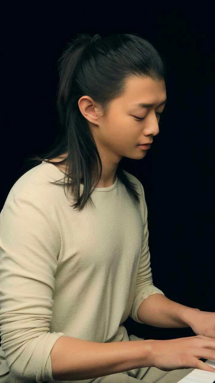 哪张霍尊的照片最惊艳你? - 知乎