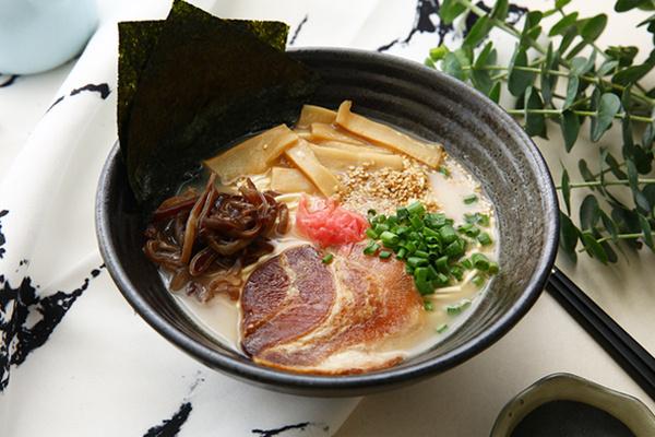 在家怎么自己做拉面 v2-77b32a54c9a67a7b4ed9aa583742acc8_r.jpg