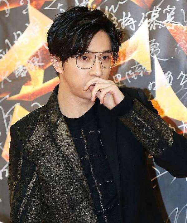 薛之谦被强吻丨不知名女主播你有病得治,臭嘴