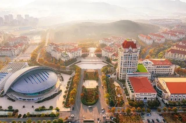 转设为武汉学院;东北财经大学津桥商学院,转设为大连财经学院;大连