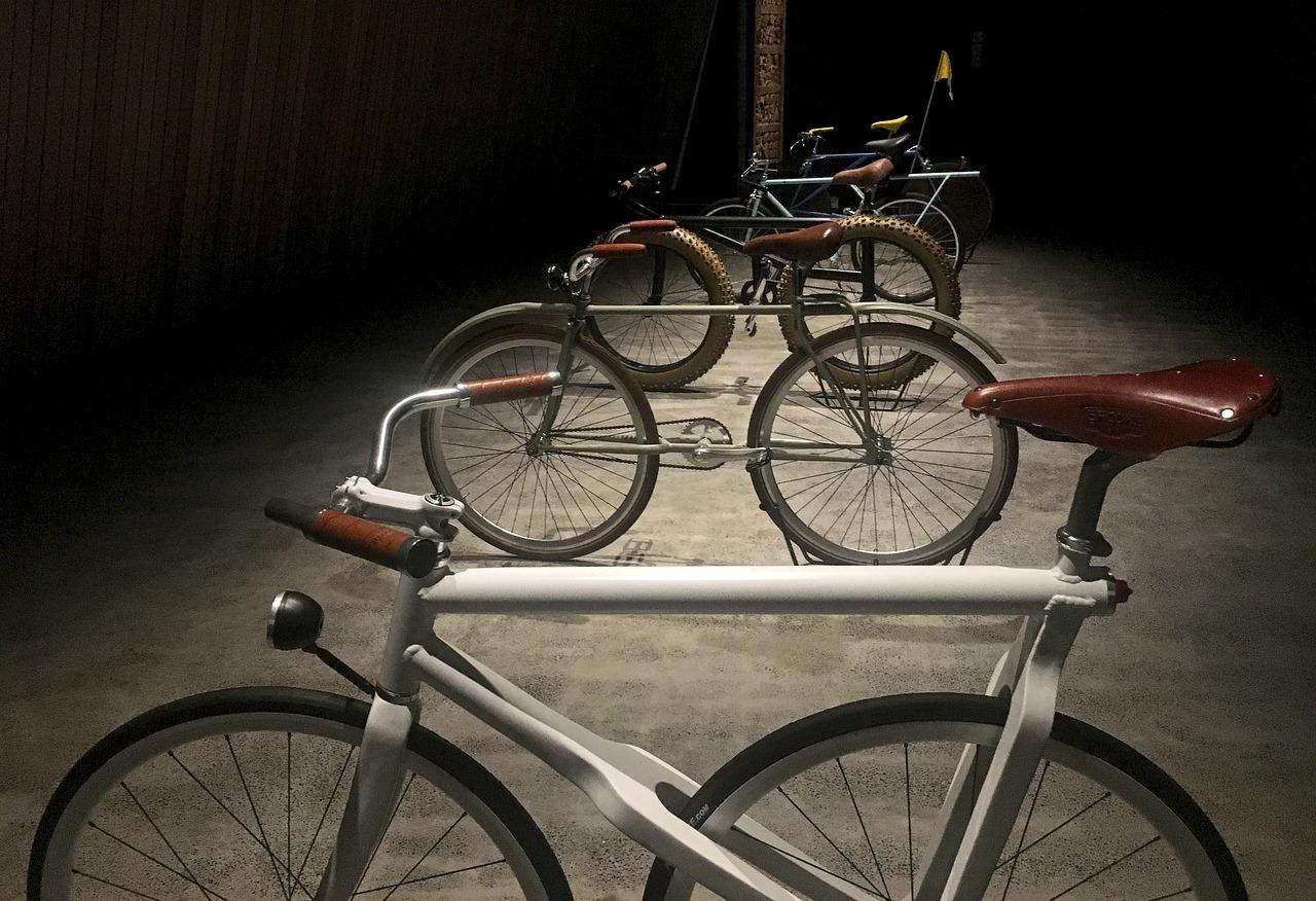 2. 经济周期与房产