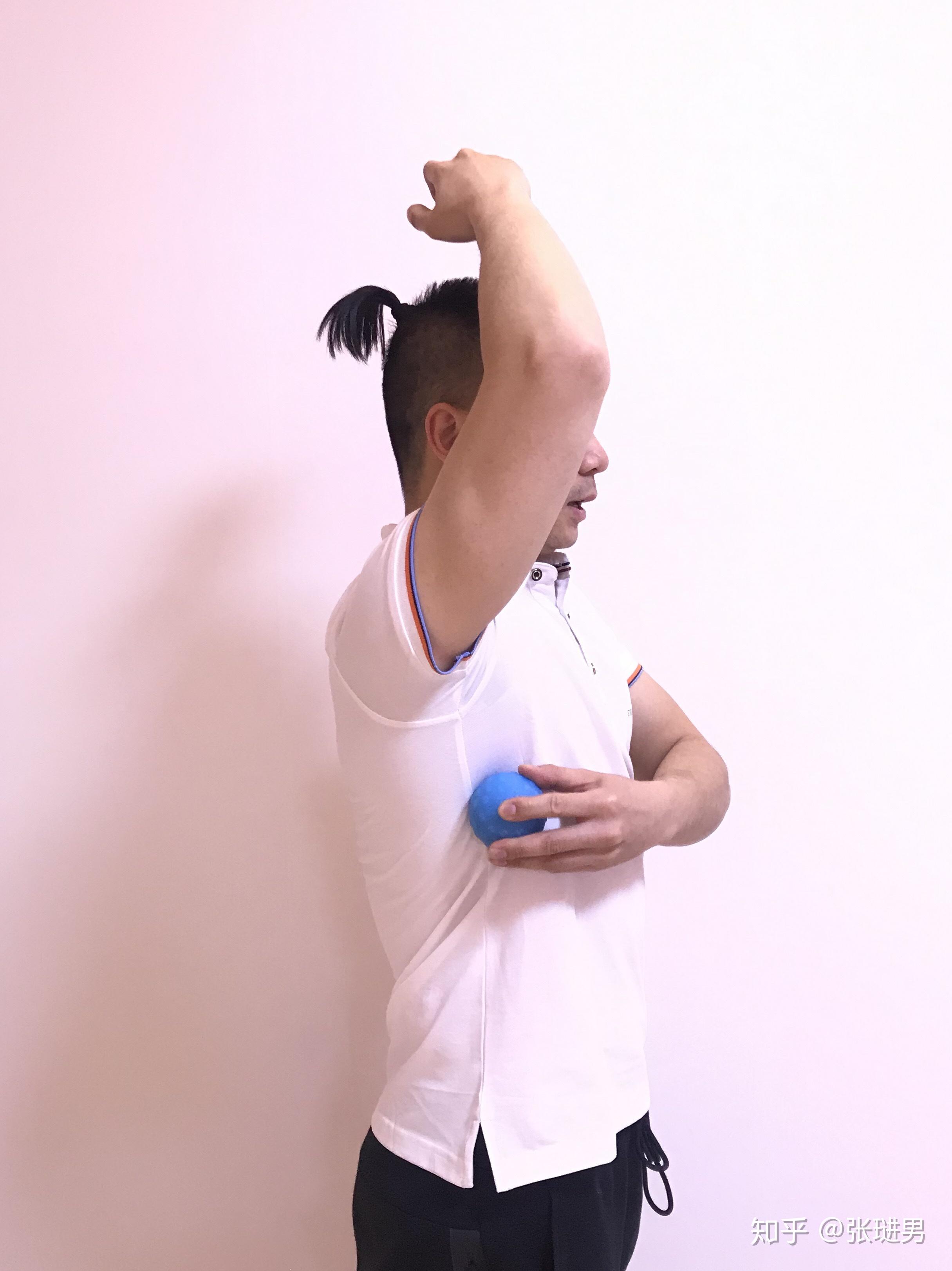 圆肩驼背的影响及调整方法天津艾柯特运动康复中心