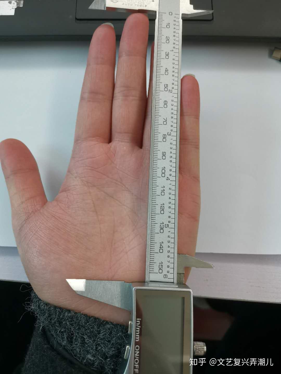 大佬们,正值双12,手长18cm,抓握,500以下的预算,有鼠标推荐的吗?