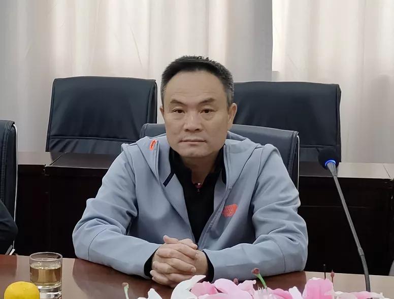 嘉鱼县委常委常务副县长章斌等领导莅临人民汽车城进行招商洽谈