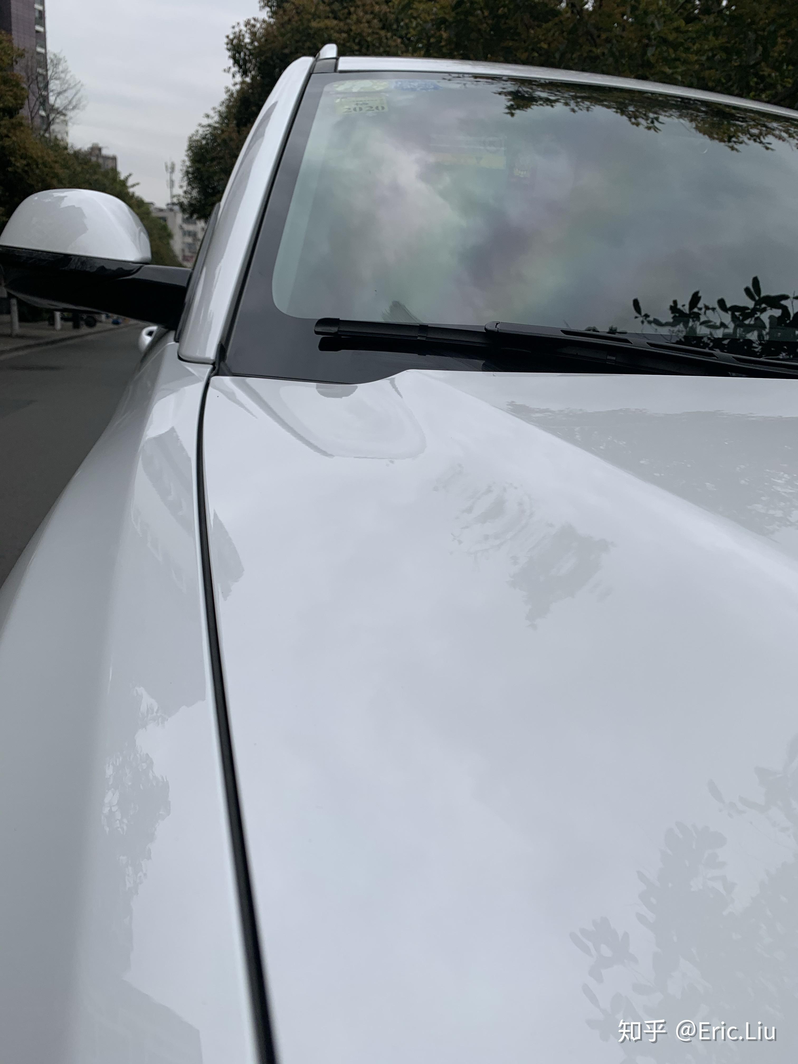 怎么去除汽车玻璃上得顽固雨渍