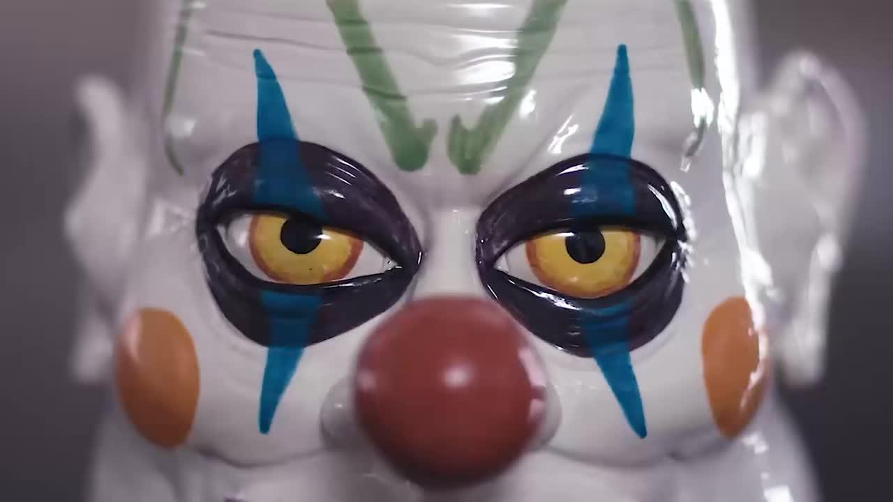 恐怖短片小丑饼干罐