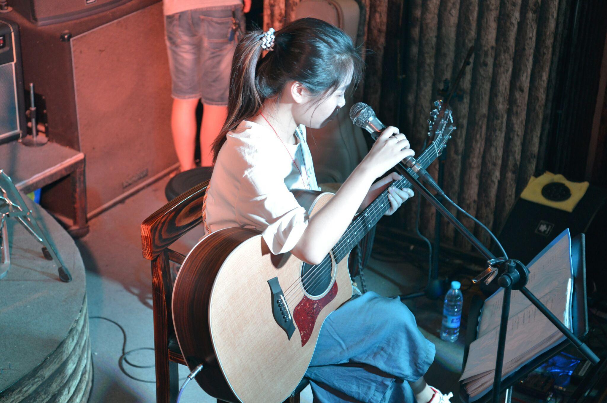 如何评价民谣歌手花粥? - 知乎