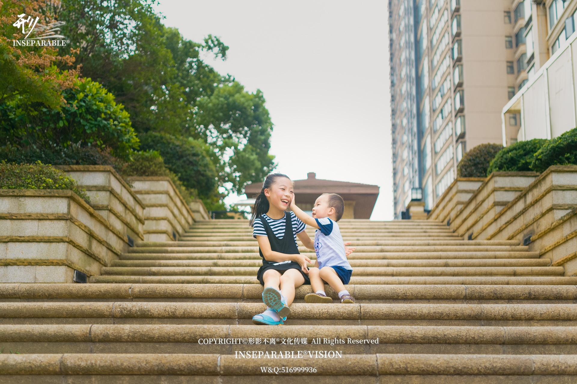 拍照如何摆拍儿童 v2-7856240e34903ac7c4f1250c8b5de844_r.jpg