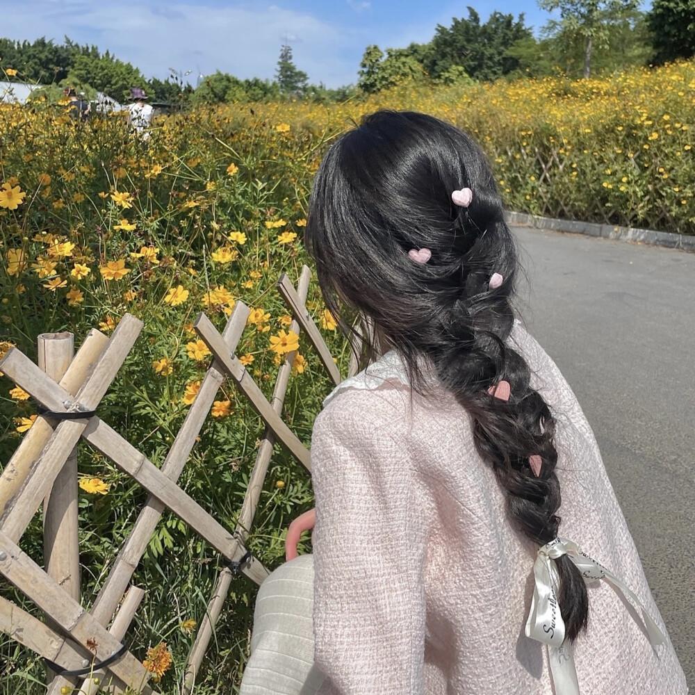有收集背影的女人物头像或动漫头像吗