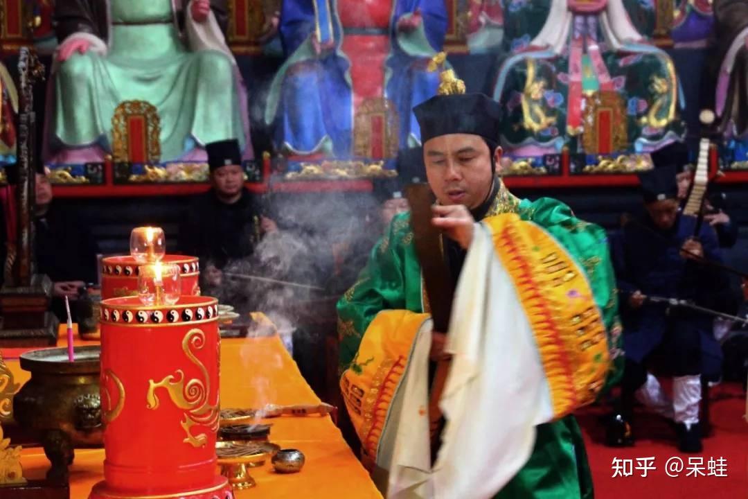 只知道欧美和日本的女巫形象,对本国的巫祝形象竟一无所知.