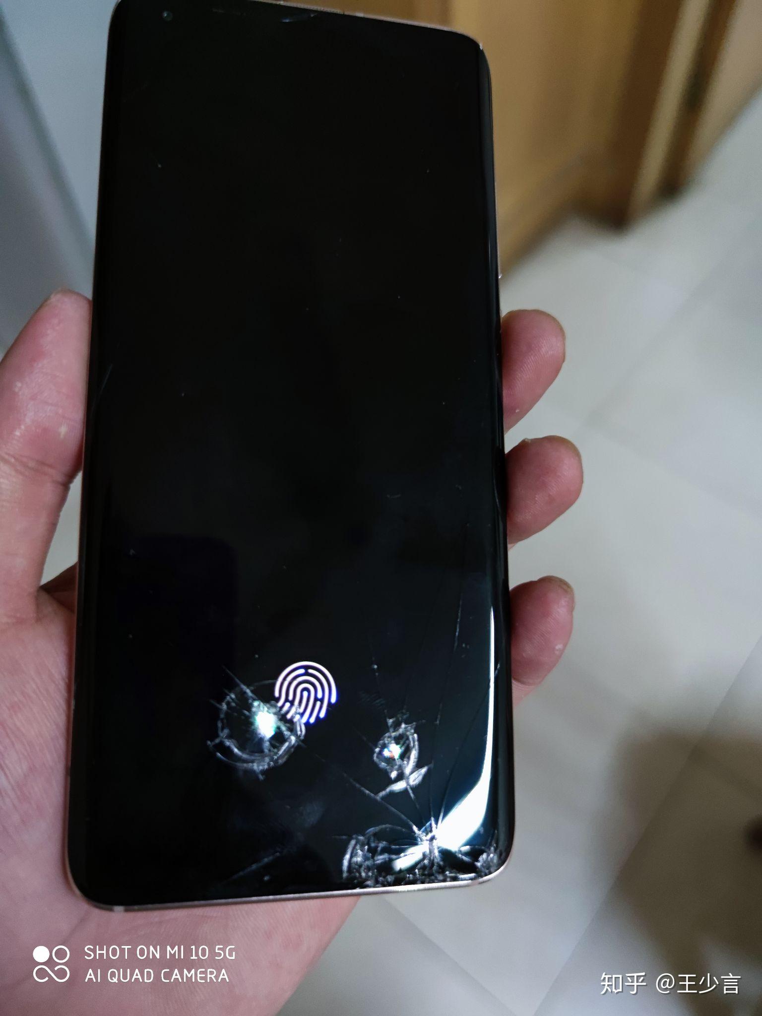 小米10入手不到两个月手机后壳碎了,这正常吗?