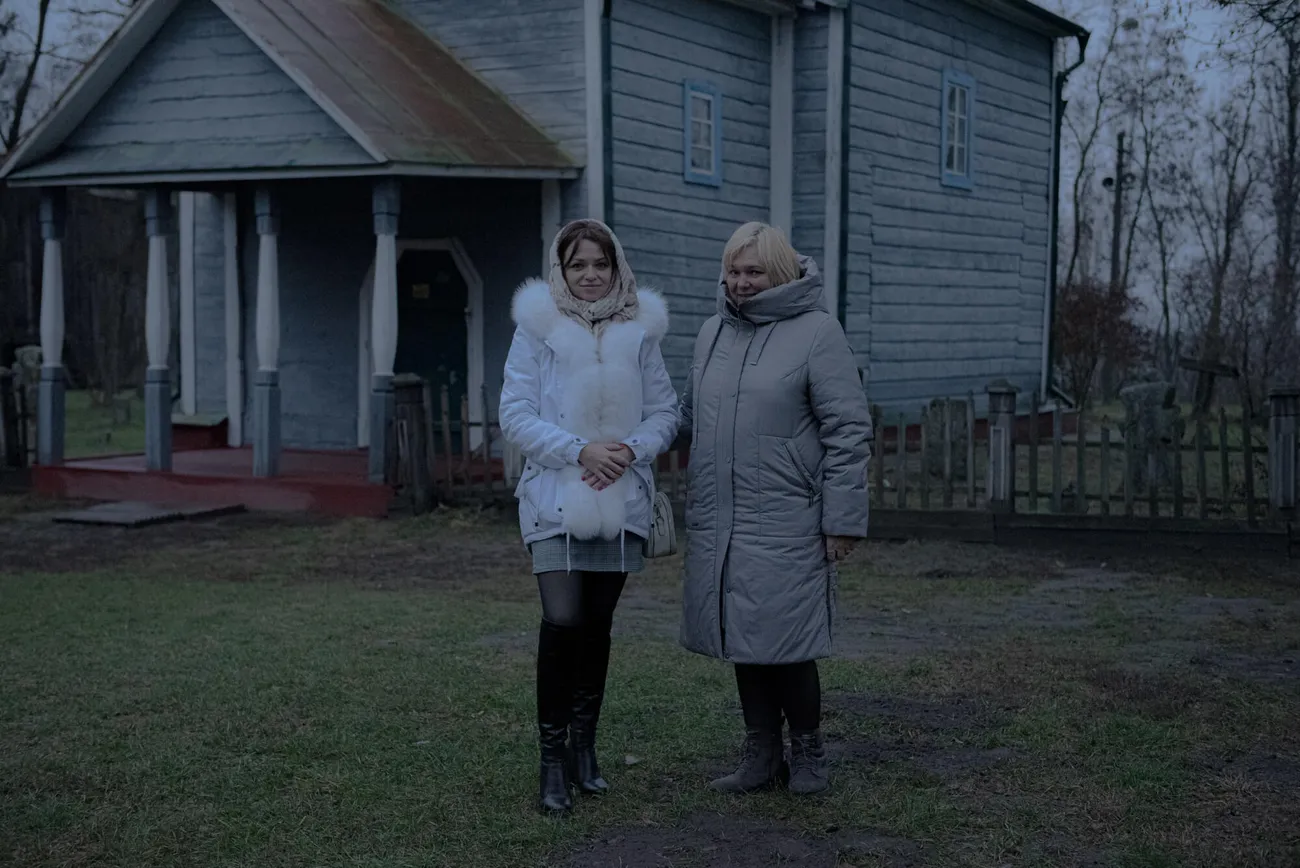 中第聂伯河地区民间建筑和生活博物馆的研究助理柳德米拉和她的女儿娜塔莉亚