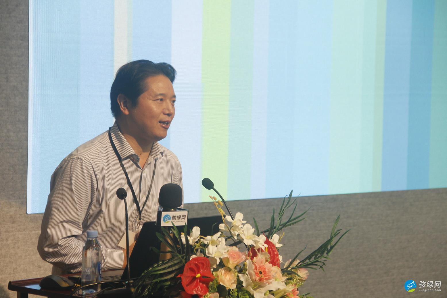 学院院长助理 林波荣教授发表演讲深圳大学建筑与城市规划学院院长