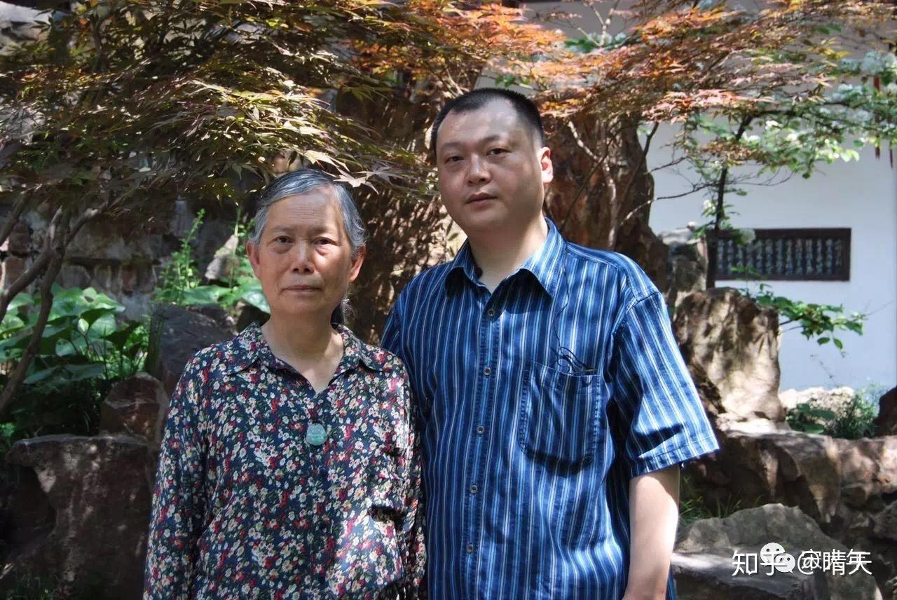 演奏及琴学理论,期间又受到舅舅丁承运先生和师伯顾泽长先生的指点,现