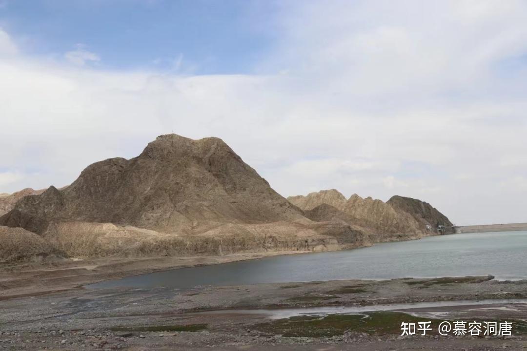 西北胜族凉州祁连有大墓牛岗僻壤马鬣开坟地踞龙堆符合唐朝礼制以凉州