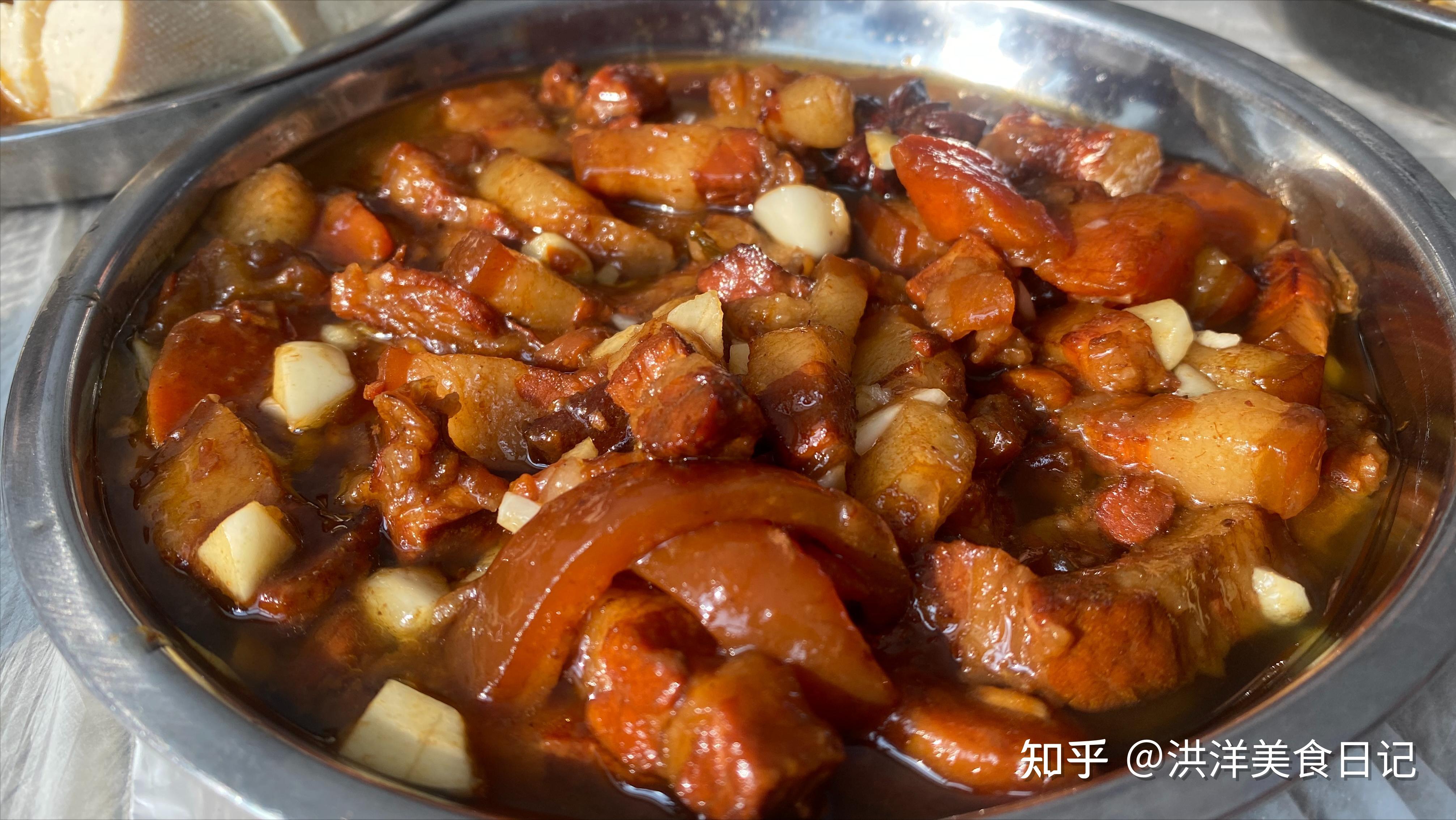 第六道菜:红烧肉炖土豆第六道菜是红烧肉炖土豆,味道不错,就是可能