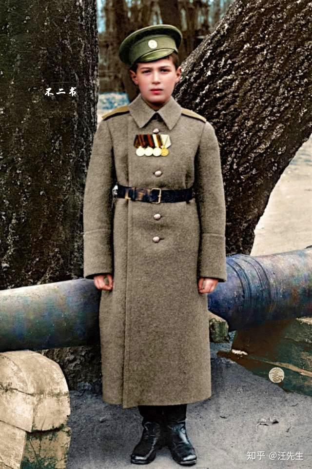 照片为末代沙皇尼古拉二世的儿子阿列克谢皇储,阿列克谢皇储全名为