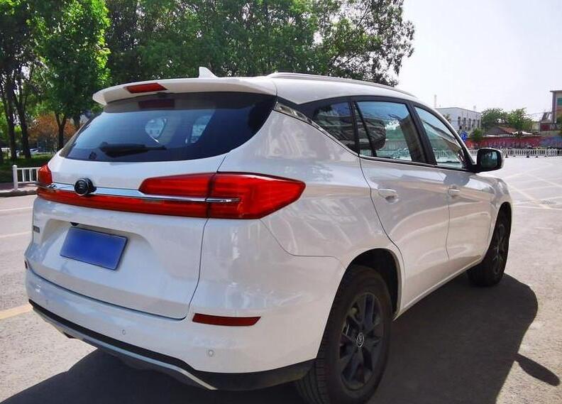 入手2020款比亚迪宋裸车价899万车主新车有异味