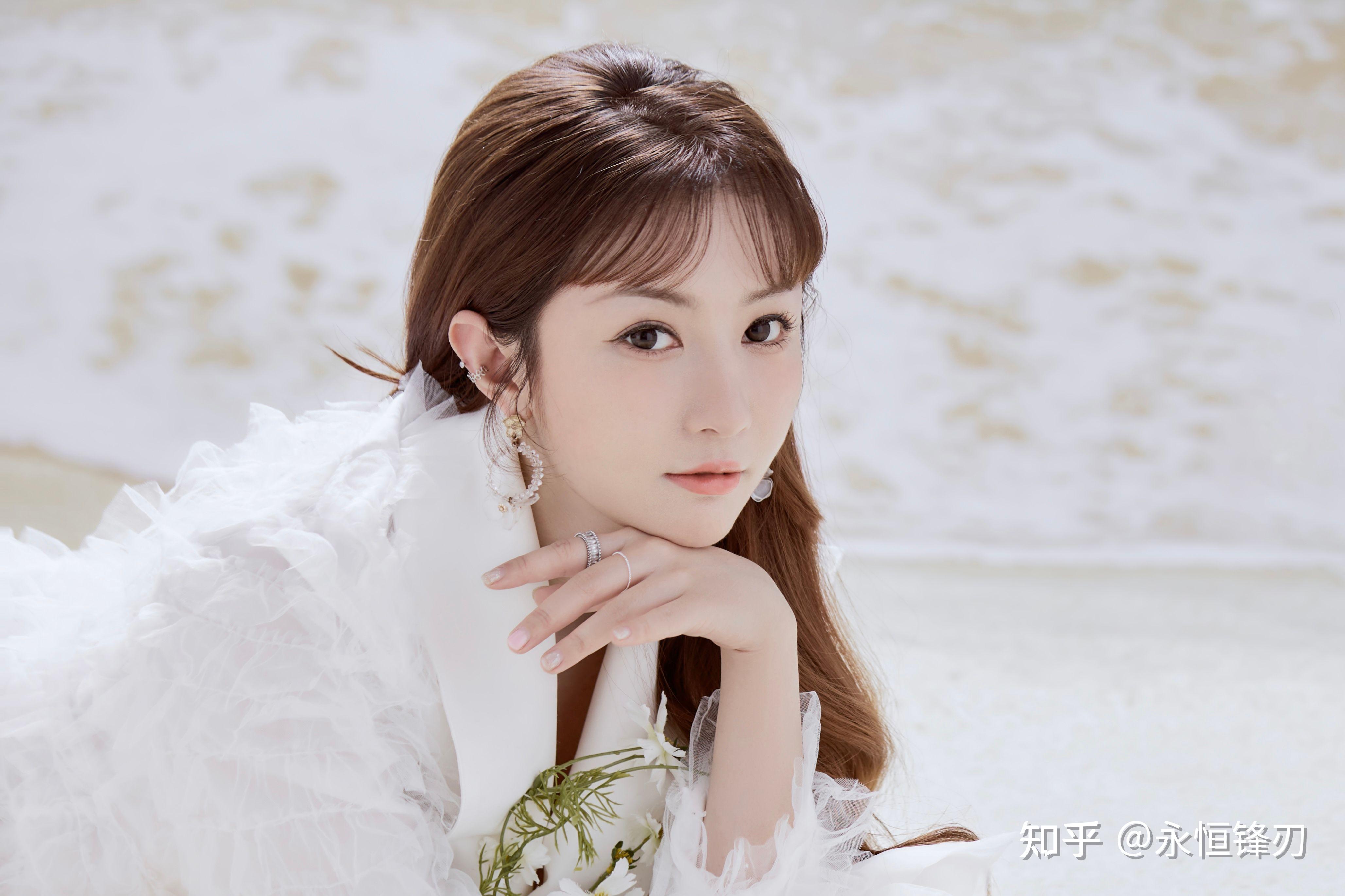 有没有全屏超级好看的靓女壁纸啊