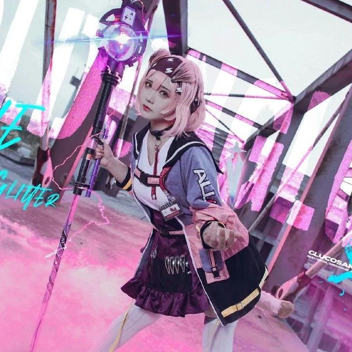 性感COS:《明日方舟》澄闪COS,一只凛鸽鸽带你进入粉红世界 - 知乎