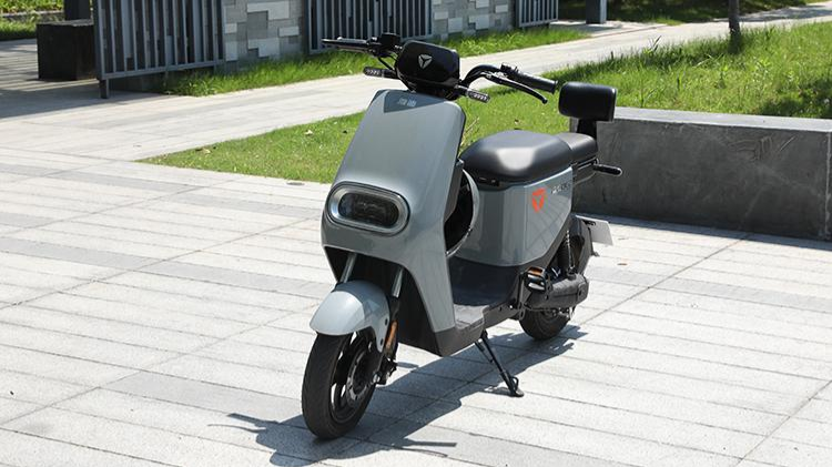 无惧路途遥远雅迪de2电动车带你出行