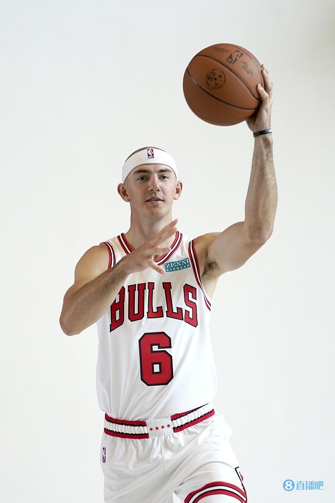 卡鲁索晒定妆照詹姆斯回复我需要一件的6号球衣