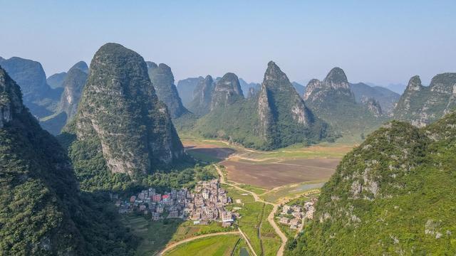 这也为广西带来了丰富的旅游资源.